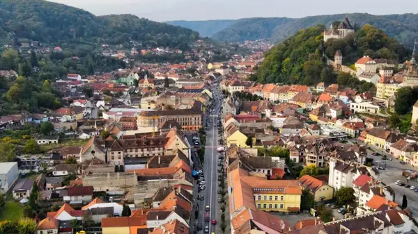 Cum arată un weekend într-un oraș românesc în care Evul Mediu se vede încă la fiecare pas?