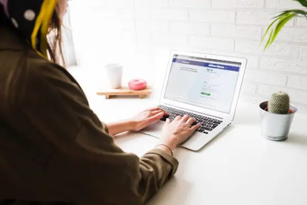 Meta Ads vs. Google Ads pentru un magazin online la început: unde merită primul euro investit