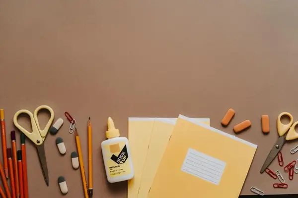 Rechizite pentru clasa întâi. Ce merită cumpărat și ce poate aștepta