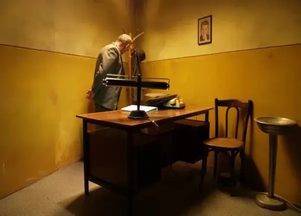 Cold Waves – Război pe calea undelor