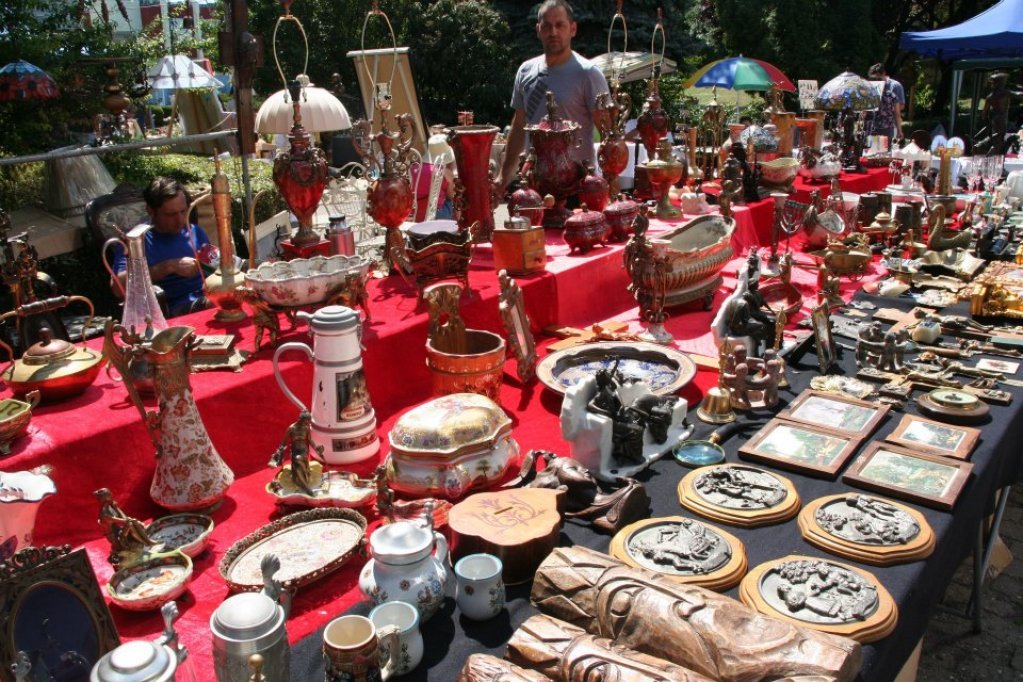Antique & Handmade 