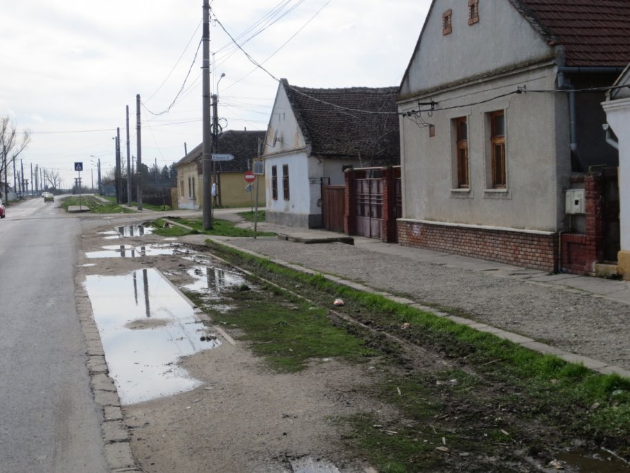 Statie RATT - str. Ioan Slavici colt cu str. Rascoala din 1907