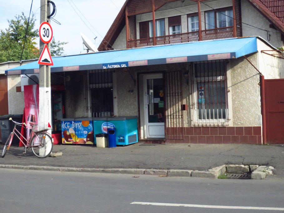 Minimarket - Strada Ioan Roata colt cu Strada Dr. Lucian Georgevici