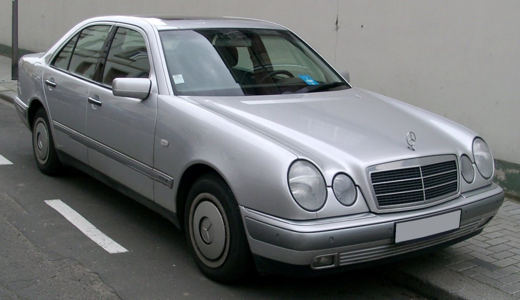 Dezmembrez Mercedes E Class