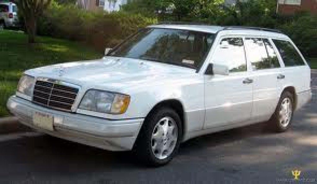 Dezmembrez Mercedes 124