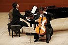 Asculta 5 minute de muzica clasica - violoncelistul Razvan Suma si pianistul spaniol Josu Okinena