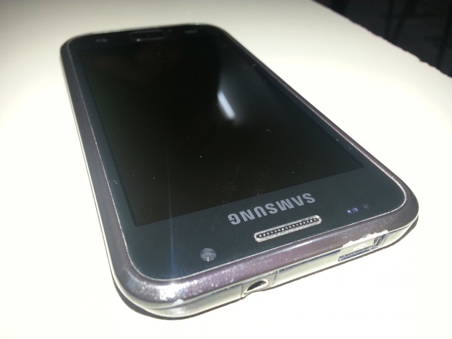 Samsung Galaxy S Plus (i9001) cu tot cu accesorii.Folosit foarte putin