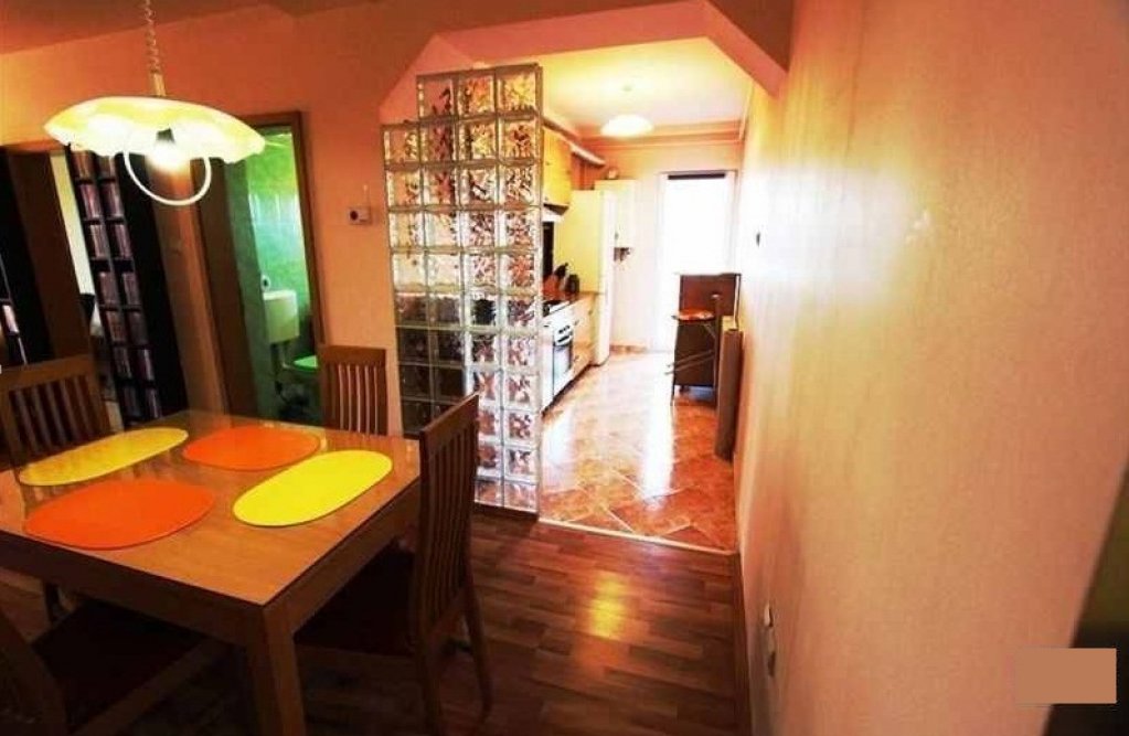 VAND URGENT apartament cu 2 camere in zona Steaua