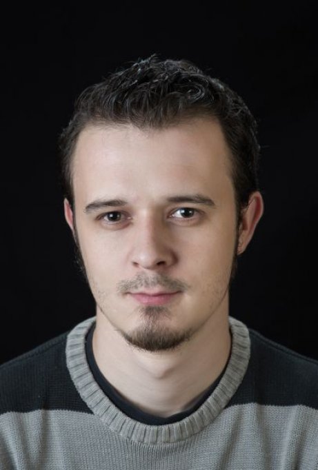 Dincolo de scena cu artistul plastic Benedek Levente