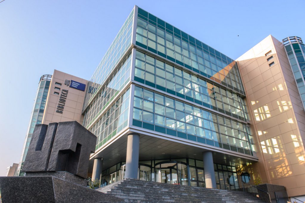 Deschiderea oficiala a Bibliotecii UPT - Lant uman din 500 de studenti
