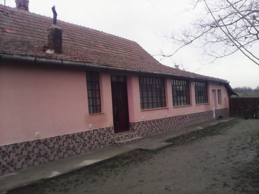Vand sau schimb casa in Cenad