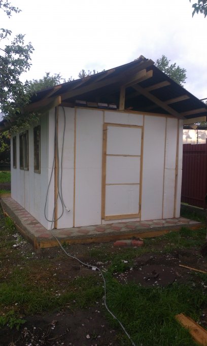 Vand mini casuta pentru crescut prepelite sau ideal pentru foisor