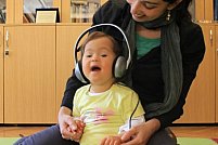 Terapia prin muzică pentru copiii cu dizabilități continuă la Fundația de Abilitare ”Speranța” din Timișoara