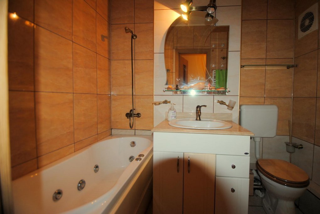 Proprietar Inchiriez apartament 3 camere zona Medicina