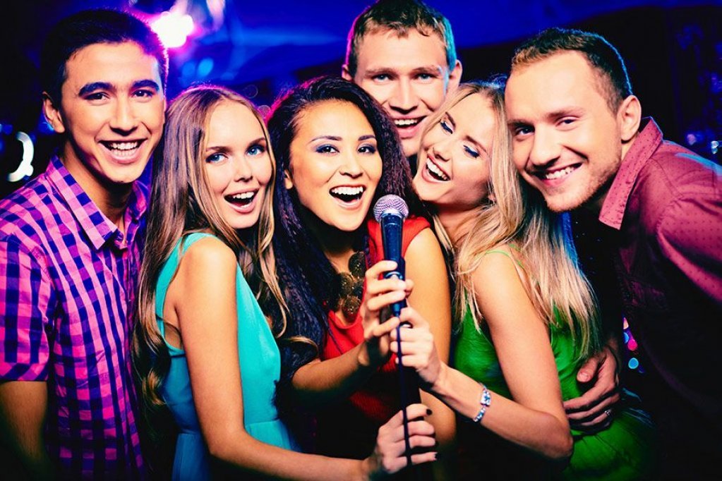 Karaoke in Familie la Eliana Club