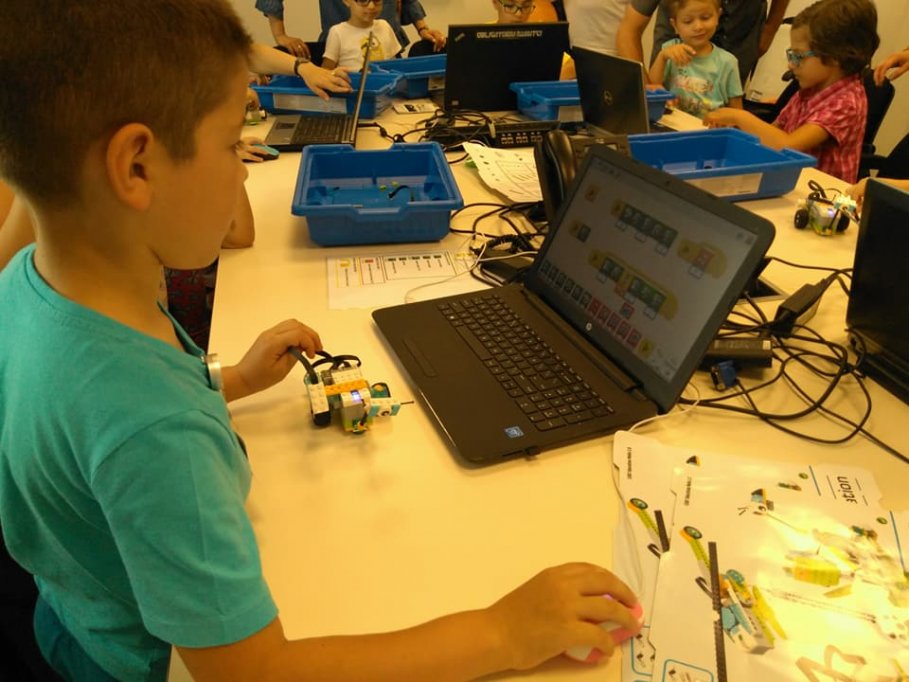 Ateliere robotica si programare Lego Wedo