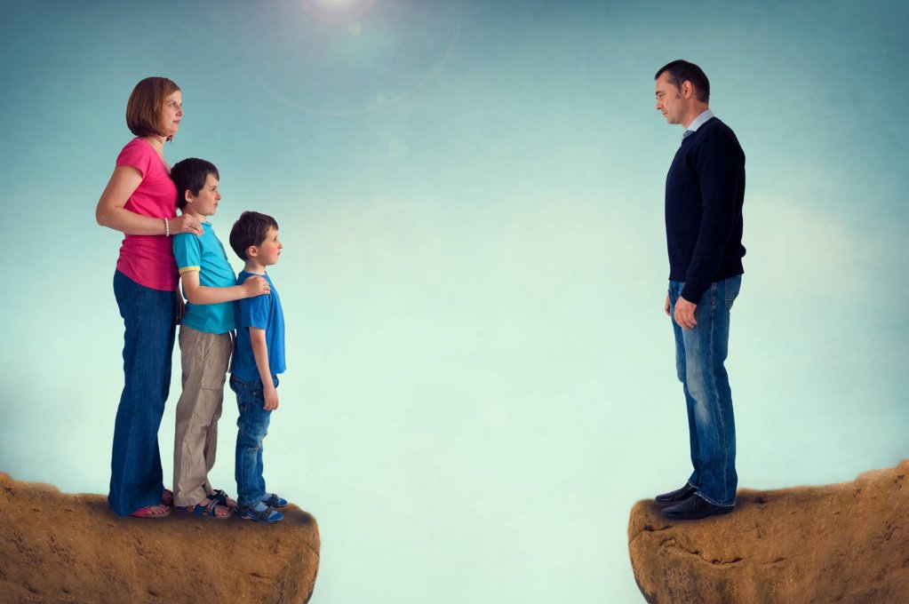 Familia monoparentala - provocari si prioritati