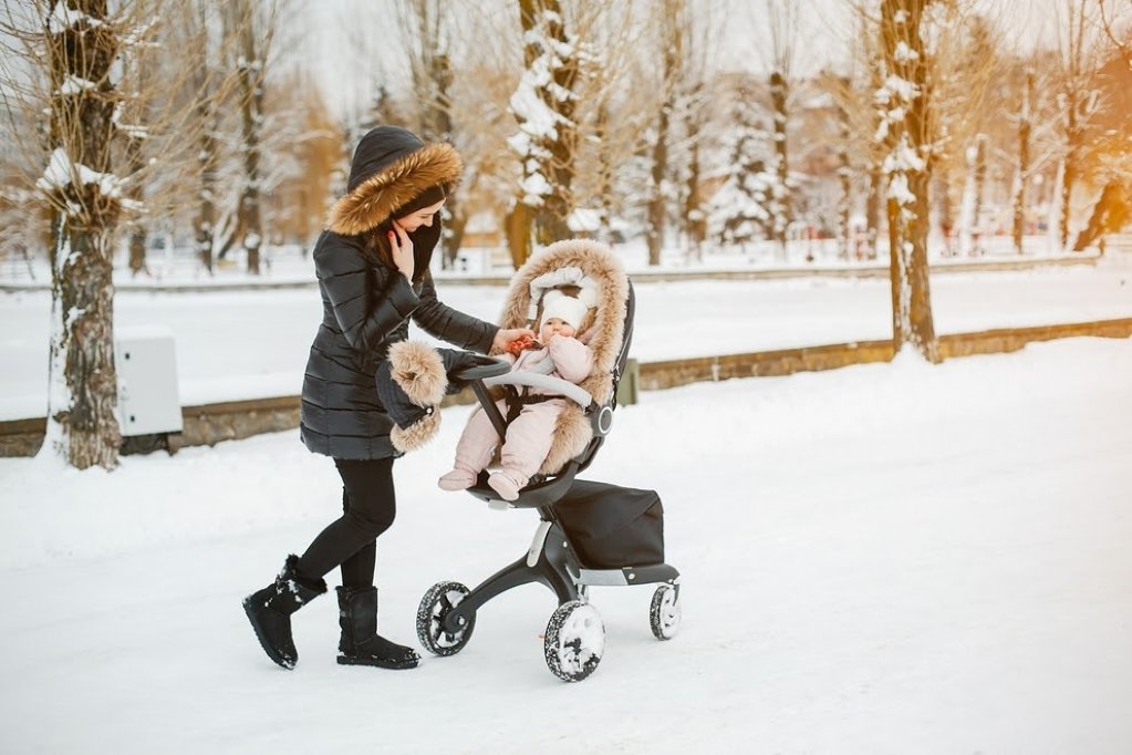Cum îmbraci un nou-născut în sezonul rece