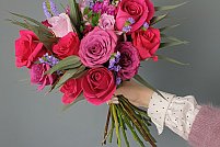 Cum le spui celor dragi ca iti este dor de ei in timp de pandemie cu un buchet de flori de la o florarie online