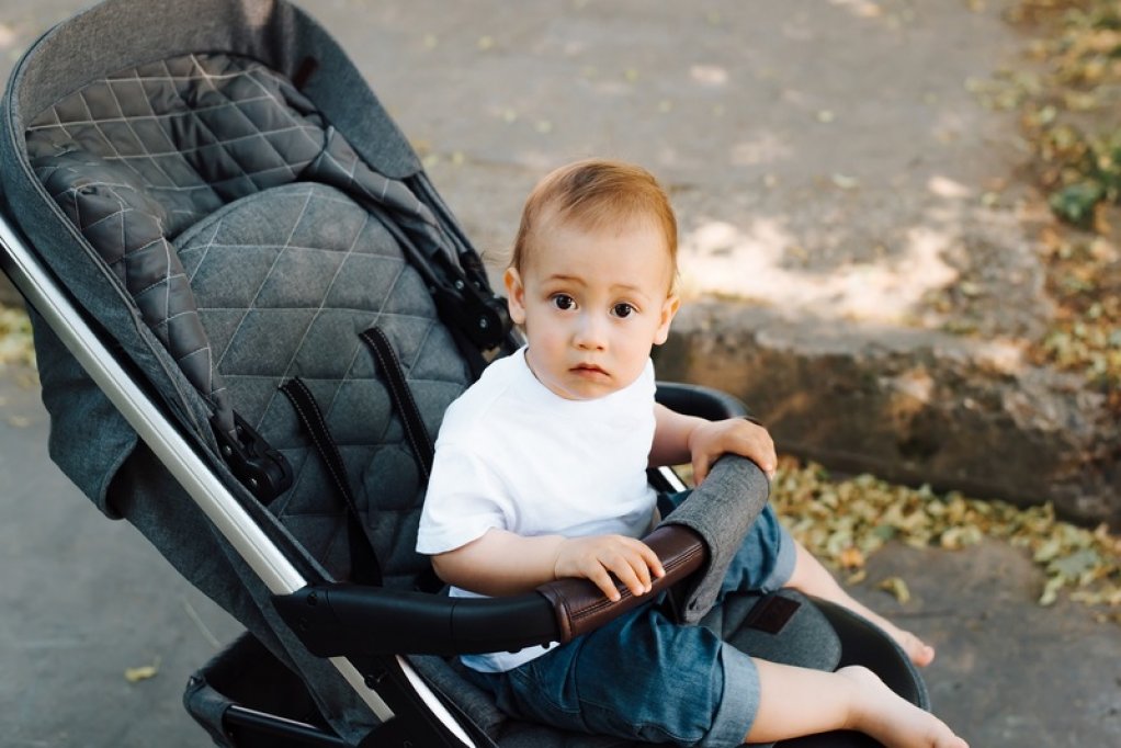 Până la ce vârstă este recomandat să se utilizeze căruciorul pentru copil?
