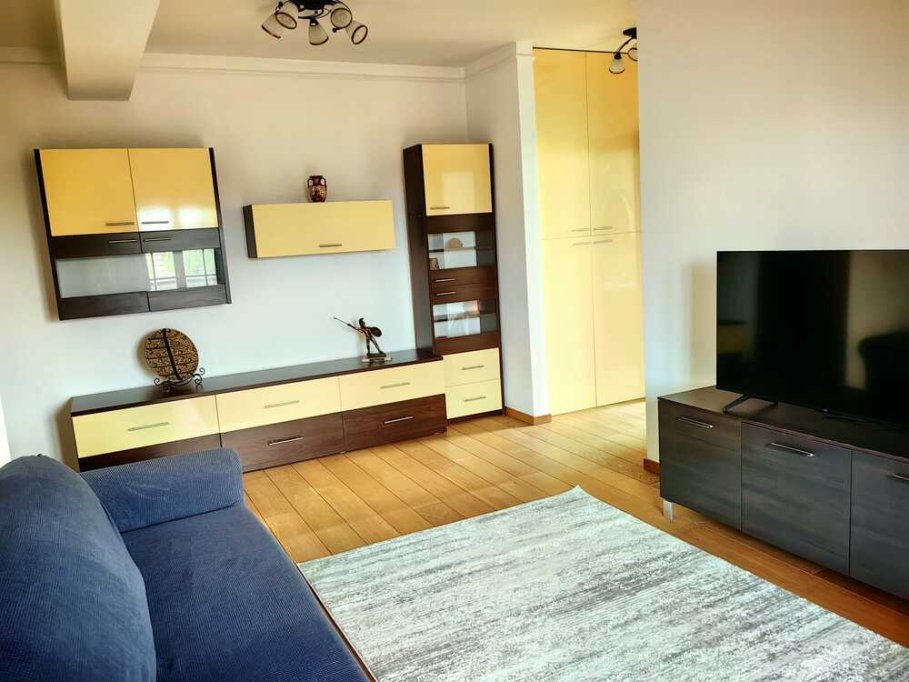 Proprietar inchiriez apartament cu 2 camere in Complex La Rosa