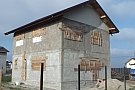 Construim case la rosu sau cheie