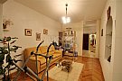 Propietar vand Apart. 2 cam.+ cam. anexa + boxa la parterul unui bloc Vila 95.000 Euro