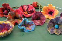 Flori de Mărțișor - atelier de creat mărțișoare filțuite din lănă naturală